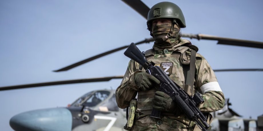 фото російського військового під час війни в Україні