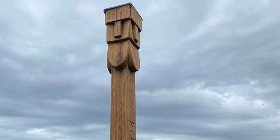 тотемний стовп, бог Перкунас, Велика Британія