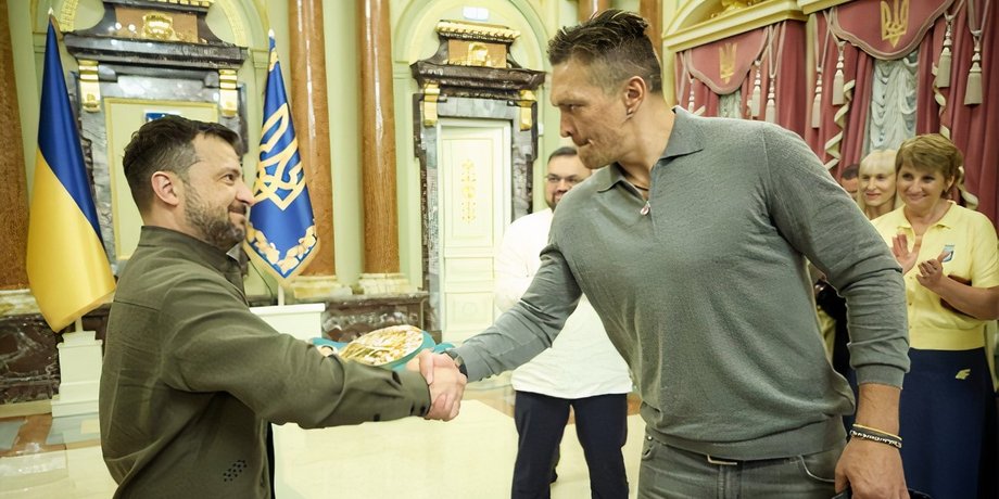 Зеленский признал, что каждая победа Александра Усика заряжает украинцев