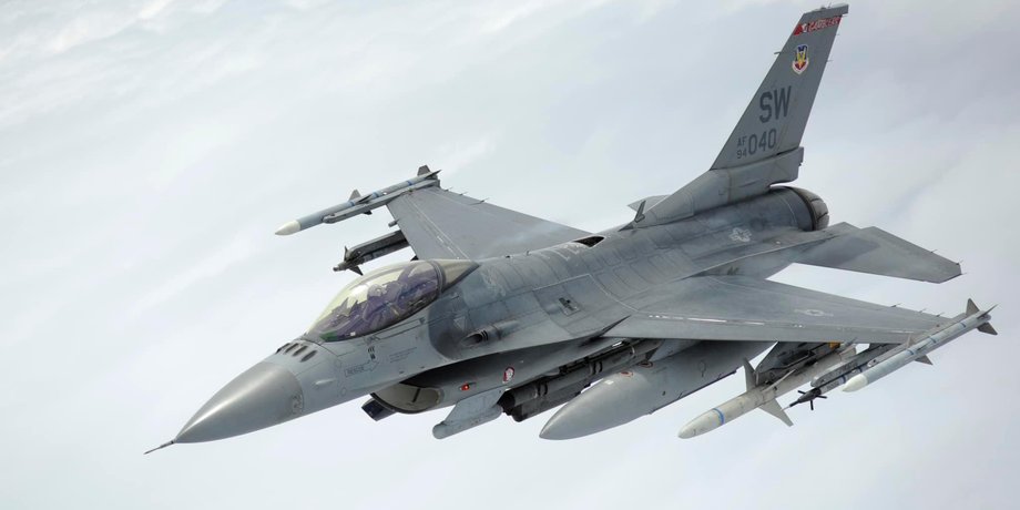 F-16 в Україні, винищувач F-16, літак F-16, F-16 на озброєнні ЗСУ, F-16 у повітрі