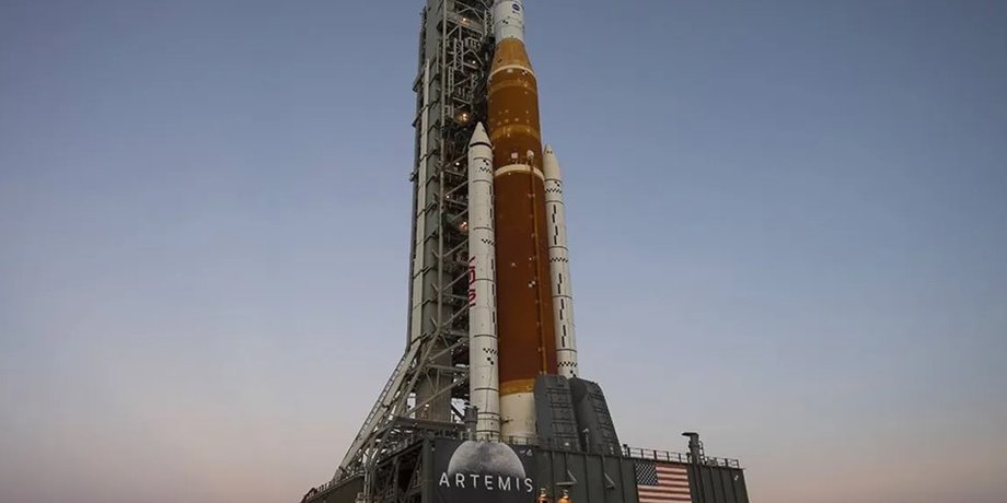 Space Launch System, ракета sls полетела на луну, nasa, жизнь на луне, высадка людей на луну, полет корабля с экипажем на луну, полет людей на луну