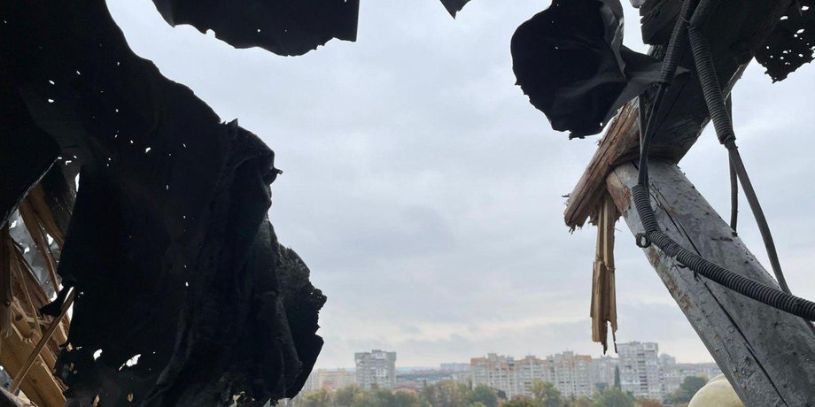 У ДСНС показали наслідки удару БПЛА по пологовому у Сумах