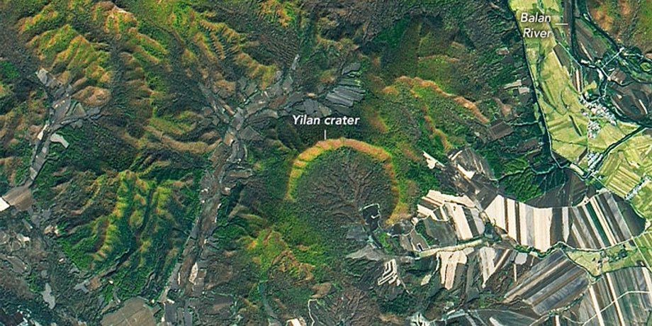 кратер Ілань, гори, фото