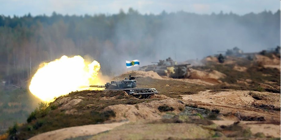 Танк с флагом Вейшнории.
