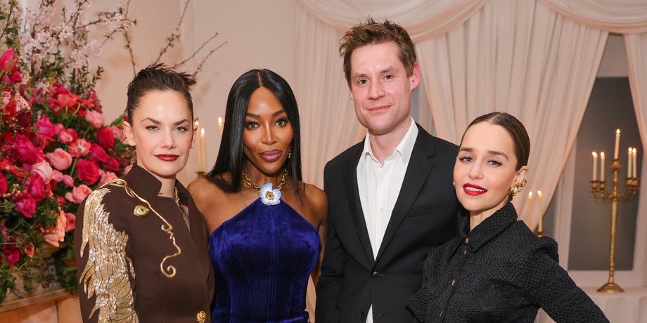 эмилия кларк на ужине Schiaparelli, наоми кемпбелл на ужине Schiaparelli, Schiaparelli официальный ужин