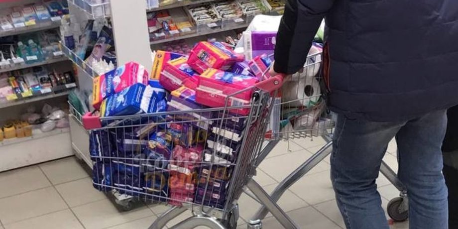 У Росії чоловіки спекулюють на дефіцитних товарах, дефіцит прокладок у росії, спекуляція на товарах жіночої гігієни