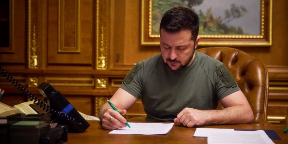 Володимир Зеленський, Офіс президента, указ