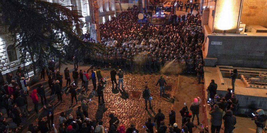 грузія, тбілісі, протести, сутички, парламент, закон, проїсть, розгін, поліція, мітингувальники