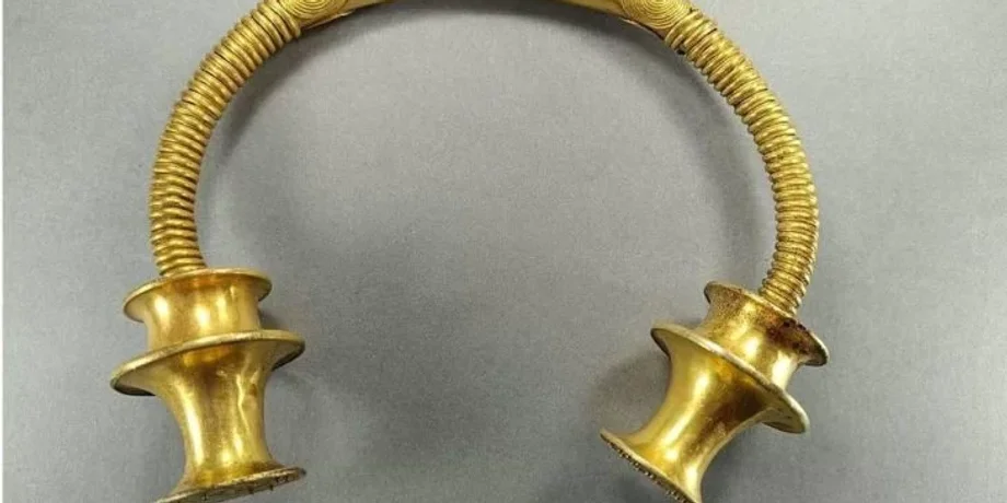 Залізний вік, Астурія, Відкриття Торка, Стародавні ювелірні вироби, Археологічна знахідка, Історія залізного віку, Іспанська археологія, Прикраси знаті, Доримські громади, Золоті намиста