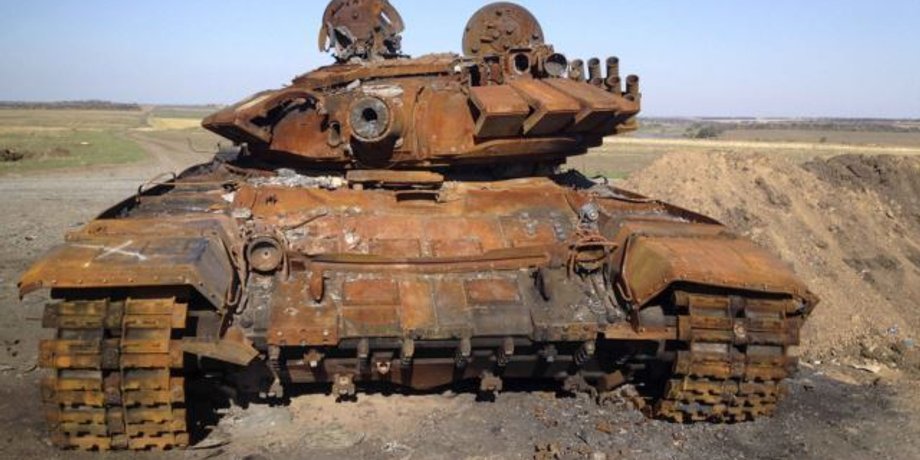 Сожженый российский танк / Фото: Reuters