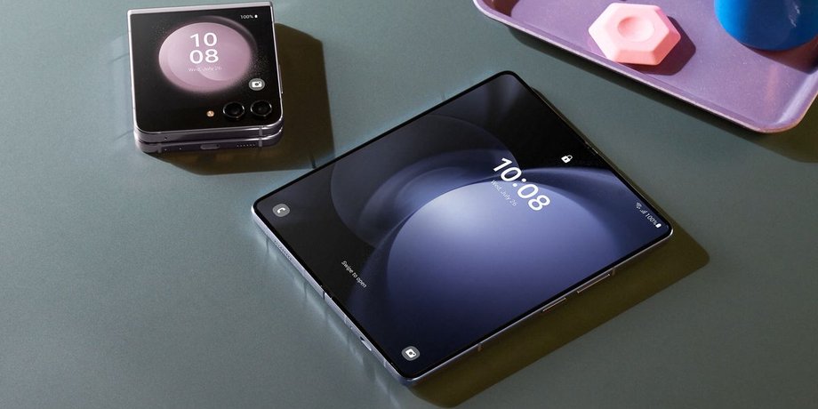 Смартфоны Samsung, Смартфоны, складной смартфон