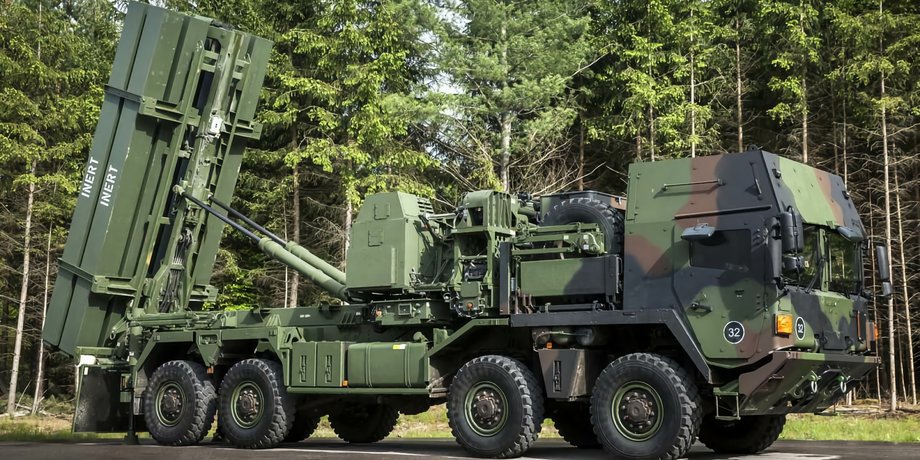IRIS-T, пво, міністр оборони України, Олексій Резніков, Німеччина передала IRIS-T, Україна отримала установку IRIS-T, в Україну прибула система пво IRIS-T