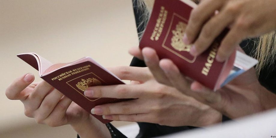 Тем, кто откажется, угрожают выселением и потерей имущества