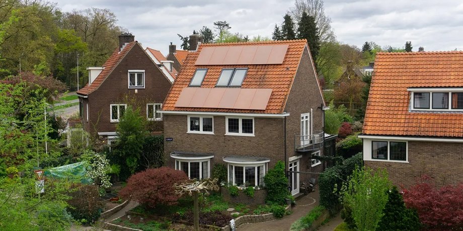 Солнечные панели Solarix на доме