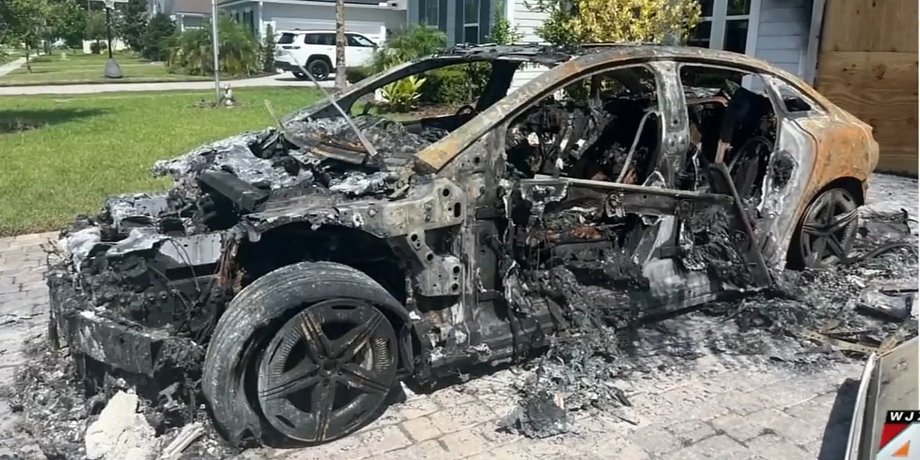 Mercedes, Mercedes-Benz, Mercedes-Benz EQE, Пожежа, Полум'я, Загоряння, Авто, Автомобілі, Електромобілі, Фото