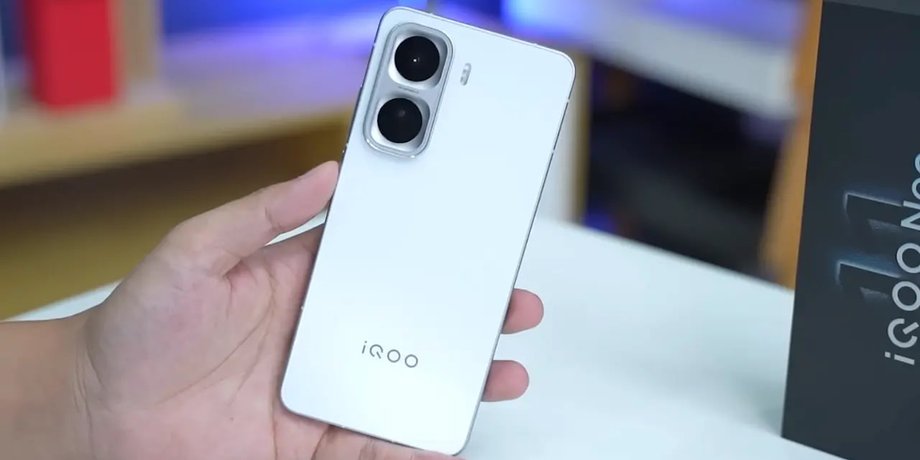 Смартфон iQOO Neo 11