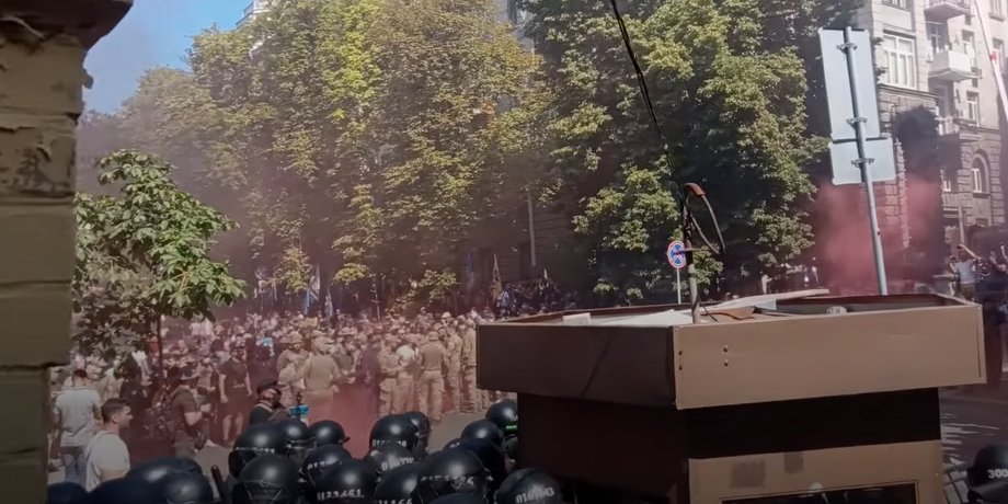 Нацкорпус, Банковая, полиция, протест