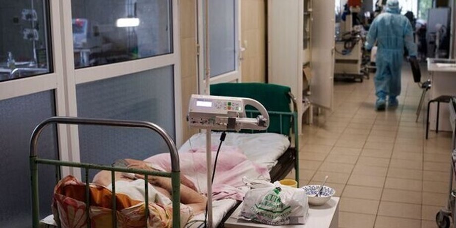 Пацієнти з коронавірусом, лікарня, лікарняні ліжка, госпіталізації