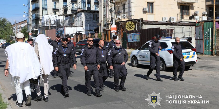 хасиди і ізраїльська поліція на вулицях Умані