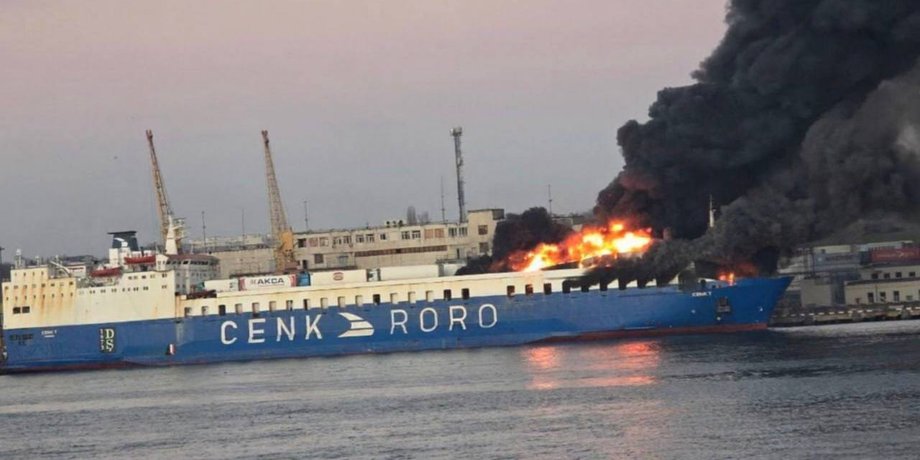 Горящий корабль Cenk Roro