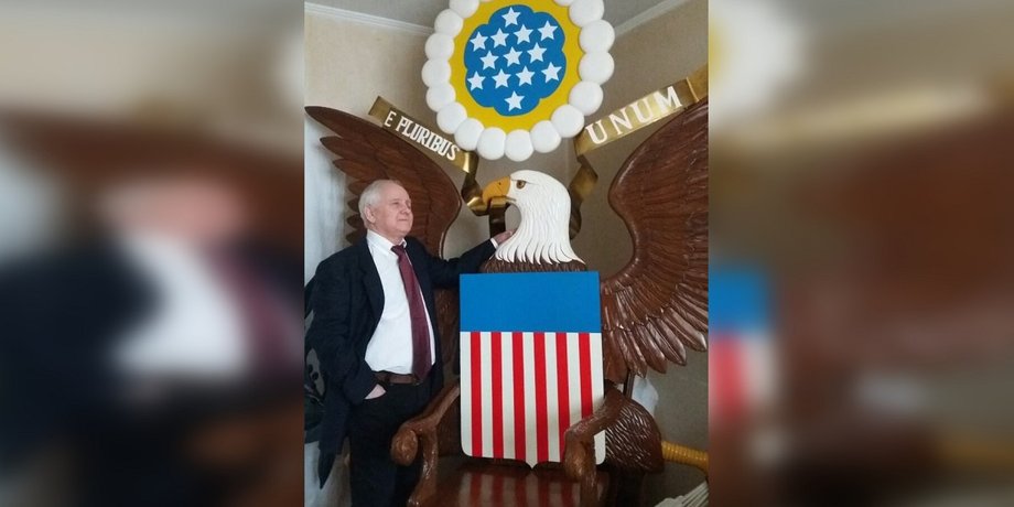 Никола Кристич, трон для Трампа