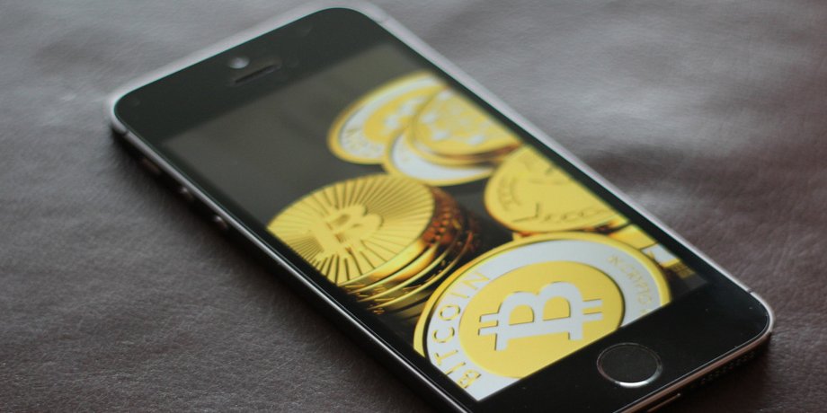 біткоїн, смартфон, криптовалюта