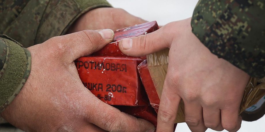 вибухівка, бомба, вибуховий пристрій
