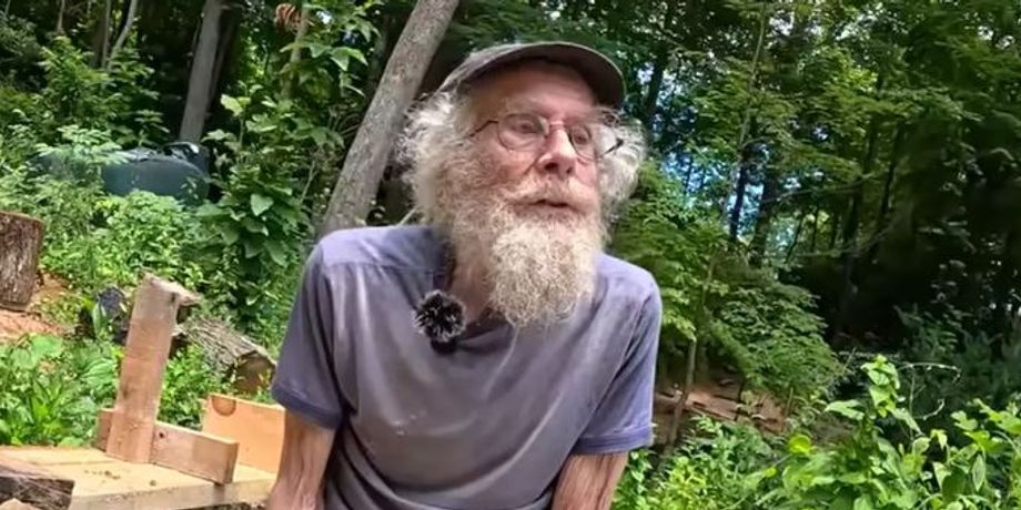 Джо Холлис, США, мужчина 50 лет прожил в лесу, жизнь вне цивилизации, курьезы, интересные истории, отшельник, блогеры