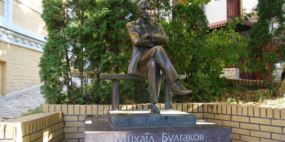 Памятник Булгакову в Киеве / Фото: interesniy-kiev.livejournal.com