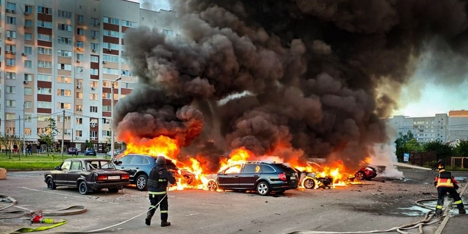 фото горящих автомобилей после удара со стороны РФ 28 августа