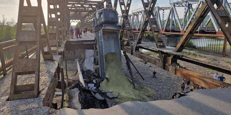 Обвал моста на Закарпатье, обвал моста, обвалился мост