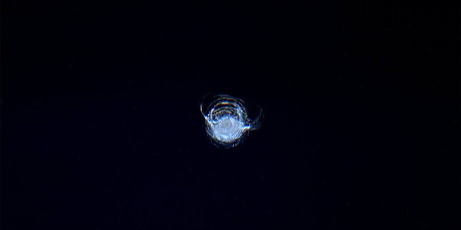 Трещина в иллюминаторе МКС / Фото: esa.int