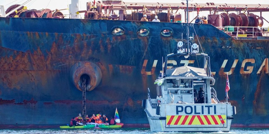 greenpeace, российская нефть, эмбарго на нефть, нефть цена сегодня, нефть рф, Extinction Rebellion, акция протеста нефть