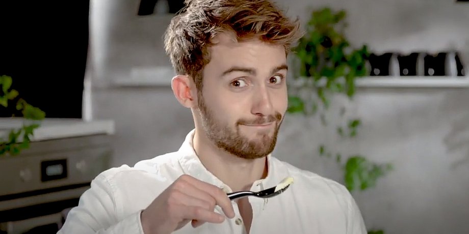 SpoonTEK, електронна ложка, ложка з батарейкою, ложка, що покращує смак, покращити смак їжі, дієтична їжа, дієта