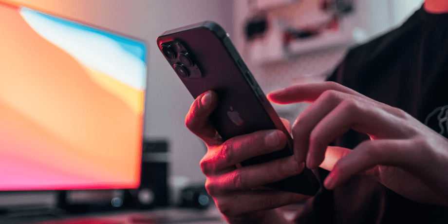 iPhone iPhone в руках