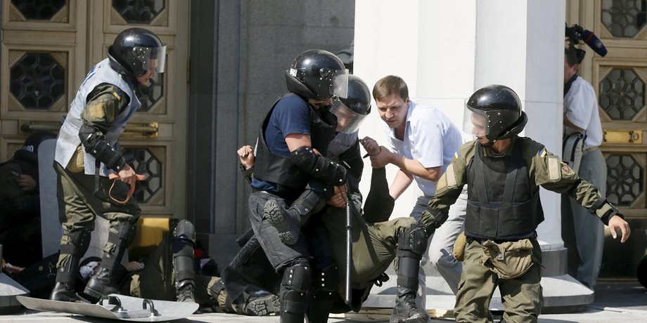 Беспорядки у здания ВР 31 августа 2015 года / Фото: ru.tsn.ua