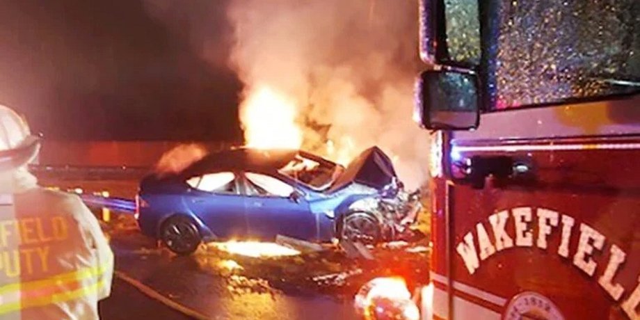 ДТП Тесла, пожежа Тесла, електромобіль Tesla, Tesla Model S, пожежа Tesla