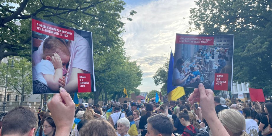 Охматдит Берлін, Охматдит акція, Охматдит посольство РФ, Охматдит поліція Берлін, Охматдит обстріл РФ