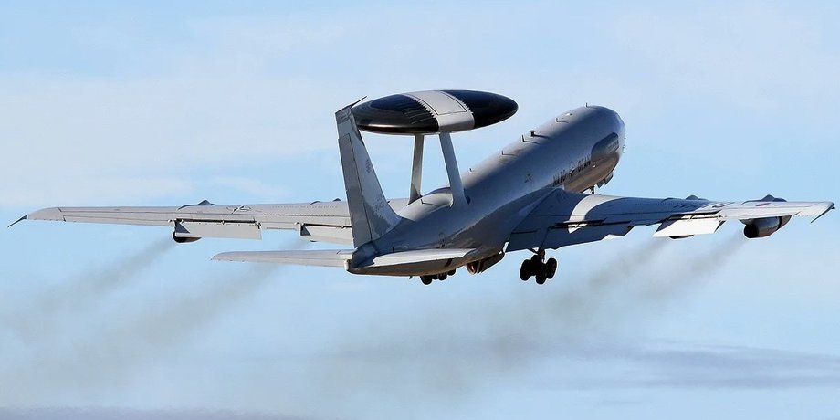 самолет Boeing E-3 Sentry