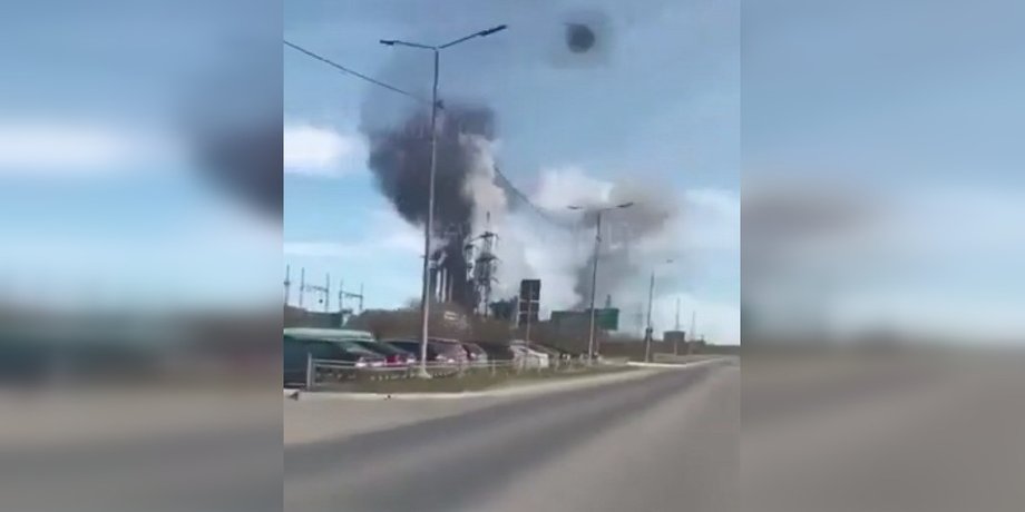 стовп диму над хімзаводом Череповець-Азот у РФ