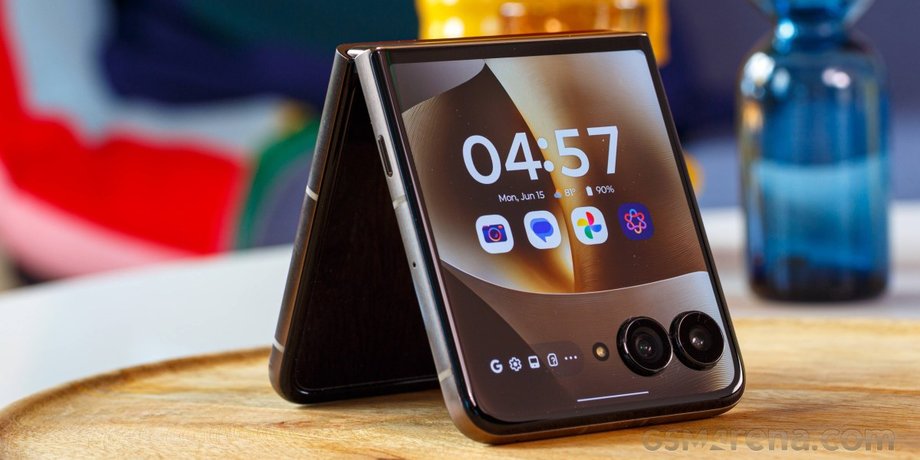Смартфон Motorola Razr 70 Ultra