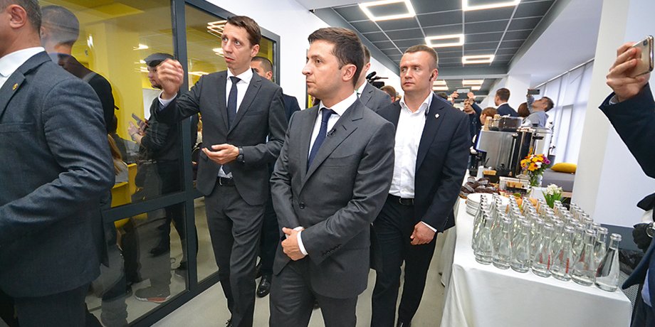Гаражный форум. Владимир Зеленский сравнил сегодняшнюю Украину с первыми годами существования Apple