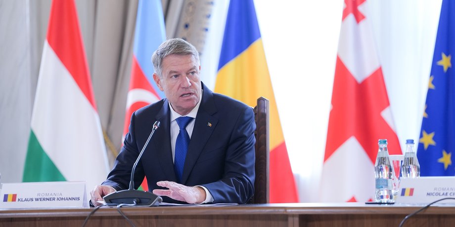 Клаус Йоханнис, президент Румынии, флаги