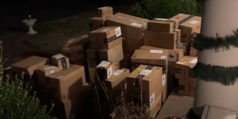 Посылки от Amazon, посылка, коробка, почта, почтовая ошибка, Amazon, деньги, неправильное имя,