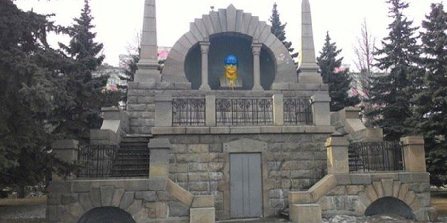 Бюст Ленину в Челябинске