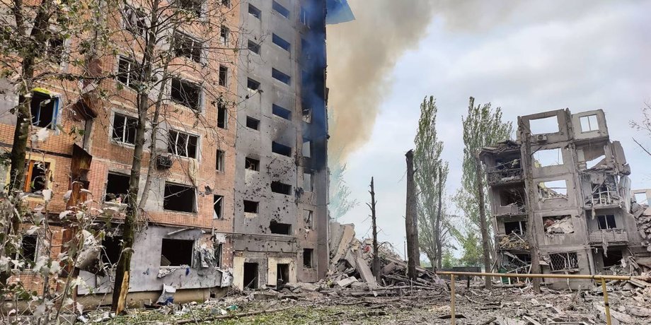 авдеевка, многоэтажный дом в авдеевке, ракетный обстрел дома в авдеевке, ракета рф попала в дом в авдеевке, 9-ти этажный дом