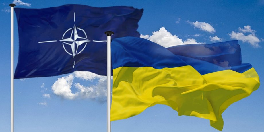 Прапори НАТО та України, фото