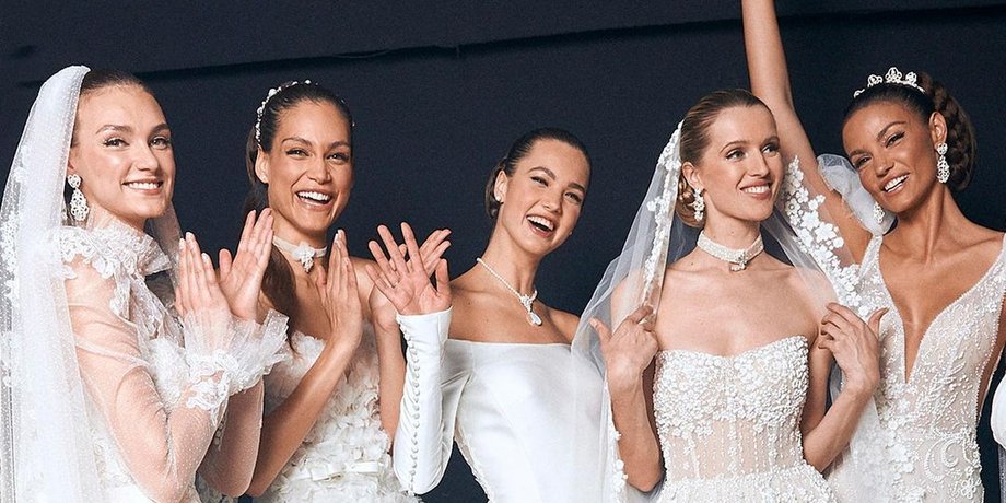 Весільний бренд Pronovias співпрацює з такими відомими компаніями як Vera Wang, Marchesa, Ashley Graham