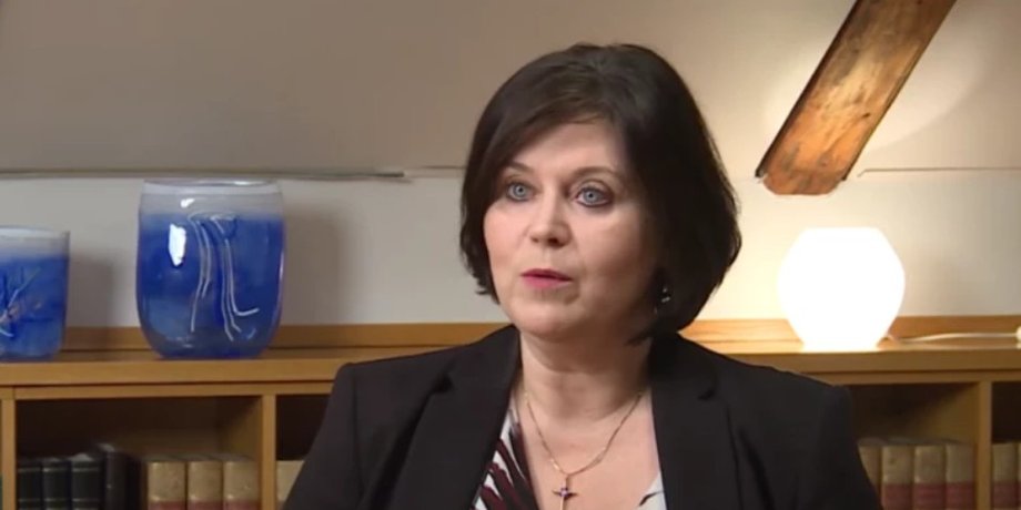 Міністерка у справах сім'ї Астільдур Лоа Торсдоттір, Астільдур Лоа Торсдоттір Ісландія, Ісландія скандал міністерка, стосунки з неповнолітнім міністерка, Ісландія стосунки з неповнолітнім
