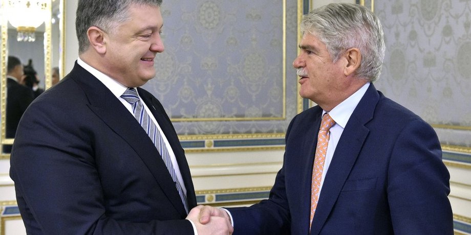 Петр Порошенко и Альфонсо Мариа Дастис Кеседо / Фото: president.gov.ua